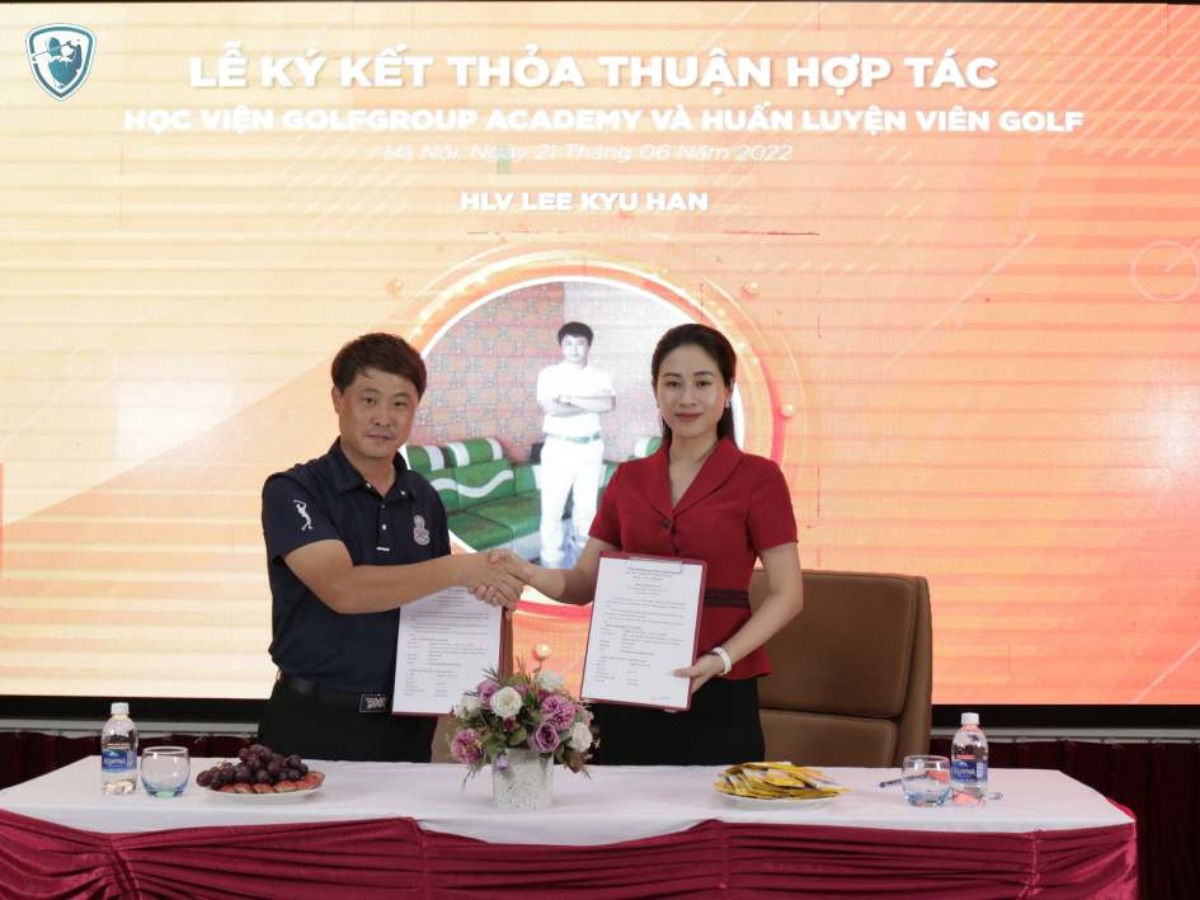 HLV golf Lee Kyu Han hợp tác cùng Hoc viện Quốc tế IGA